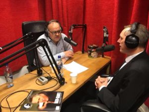 Frank Bakke Jensen og Roy Hovdan i podcast studio